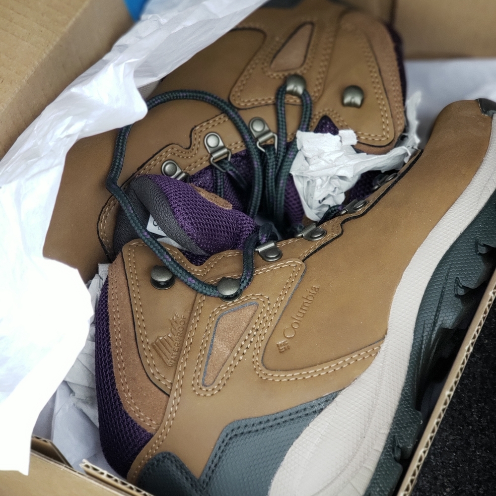 Columbia Women's Newton Ridge Plus Hiking Shoe 7W WATERPROOF